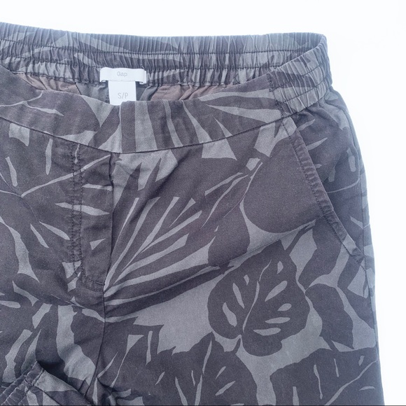 3/$25 GAP Botanical Print Joggers - Size Small - Picture 2 of 3